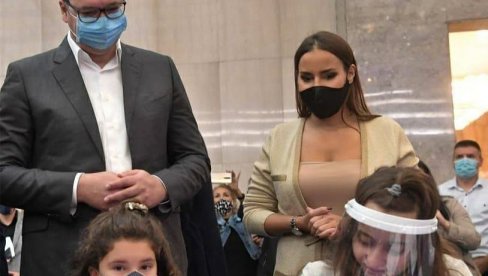 ПРИЈЕМ КОД ПРЕДСЕДНИКА: Ученица из Банатског Карађорђева одушевила литерарним радом на тему Зашто волим Србију ПРИЈЕМ КОД ПРЕДСЕДНИКА: Ученица из Банатског Карађорђева одушевила литерарним радом на тему Зашто волим Србију
