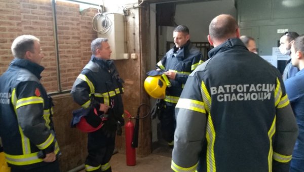ПОЖАР У ПОРОДИЧНОЈ КУЋИ У ЛЕСКОВЦУ: Повређених људи срећом нема ПОЖАР У ПОРОДИЧНОЈ КУЋИ У ЛЕСКОВЦУ: Повређених људи срећом нема