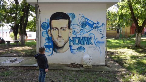И ГУДУРИЧАНИ УЧИНИЛИ ЂОКОВИЋА БЕСМРТНИМ: Осликали мурал у знак поштовања према светском броју један (ФОТО) И ГУДУРИЧАНИ УЧИНИЛИ ЂОКОВИЋА БЕСМРТНИМ: Осликали мурал у знак поштовања према светском броју један (ФОТО)