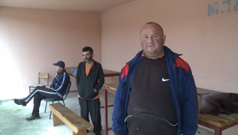 КОМУНАЛЦИ ПОНОВО У ШТРАЈКУ: Радницима билећког Комуса касне две зараде КОМУНАЛЦИ ПОНОВО У ШТРАЈКУ: Радницима билећког Комуса касне две зараде