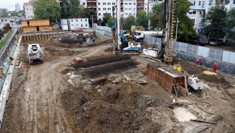 ДЕСЕТ СПРАТОВА ПРИБИЈАЈУ УЗ ТРИ: Станари у Војвођанској улици 11 на Новом Београду огорчени, нове комшије траже да уклоне олуке који сметају ДЕСЕТ СПРАТОВА ПРИБИЈАЈУ УЗ ТРИ: Станари у Војвођанској улици 11 на Новом Београду огорчени, нове комшије траже да уклоне олуке који сметају