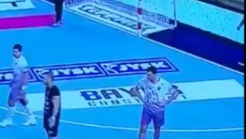 ZABORAVIO ODBRANU KOD KUĆE: Odbrana srpskog reprezentativca postala hit na internetu! (VIDEO) ZABORAVIO ODBRANU KOD KUĆE: Odbrana srpskog reprezentativca postala hit na internetu! (VIDEO)