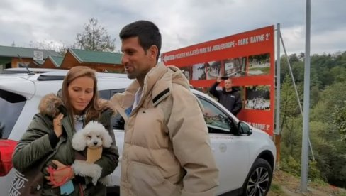 ЗАШТО ЈЕ НОВАК ШЕТАО БОС? Ђоковић новом реакцијом у БиХ запалио регион (ФОТО) ЗАШТО ЈЕ НОВАК ШЕТАО БОС? Ђоковић новом реакцијом у БиХ запалио регион (ФОТО)