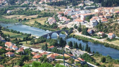 KVADRAT STANA I DO 3.000 KM: Vrtoglave cene nekretnina u Trebinju, a kupci su iz Srbije i devizni penzioneri KVADRAT STANA I DO 3.000 KM: Vrtoglave cene nekretnina u Trebinju, a kupci su iz Srbije i devizni penzioneri