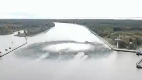 EKSPLODIRALA NAJVEĆA BOMBA ZAOSTALA IZ SVETSKOG RATA: Neverovatni snimci iz Poljske, detonacija se osetila kilometrima (VIDEO) EKSPLODIRALA NAJVEĆA BOMBA ZAOSTALA IZ SVETSKOG RATA: Neverovatni snimci iz Poljske, detonacija se osetila kilometrima (VIDEO)