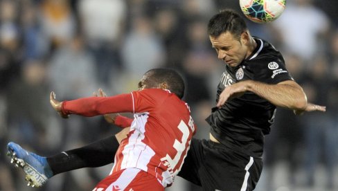 UVEK MINUS POSLE 2014. GODINE: Partizan šestu sezonu zaredom zaostaje za Zvezdom nakon 10. kola UVEK MINUS POSLE 2014. GODINE: Partizan šestu sezonu zaredom zaostaje za Zvezdom nakon 10. kola