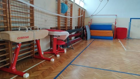 СРЕДСТВА СПОРТСКОМ ЦЕНТРУ У ПАРАЋИНУ: Стигле професионалне справе за гимнастичаре СРЕДСТВА СПОРТСКОМ ЦЕНТРУ У ПАРАЋИНУ: Стигле професионалне справе за гимнастичаре