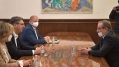 САСТАНАК СА ХРВАТСКИМ АМБАСАДОРОМ Вучић са Бишчевићем о развоју и јачању сарадње САСТАНАК СА ХРВАТСКИМ АМБАСАДОРОМ Вучић са Бишчевићем о развоју и јачању сарадње
