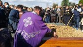 САХРАЊЕН БОРА ДРЉАЧА Потресне речи синова Тата, опрости и хвала ти за све САХРАЊЕН БОРА ДРЉАЧА Потресне речи синова Тата, опрости и хвала ти за све