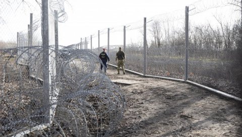 ПОЈАЧАНЕ ПАТРОЛЕ: Јединице мађарске полиције распоређене на граничним линијама Србије и Северне Македоније ПОЈАЧАНЕ ПАТРОЛЕ: Јединице мађарске полиције распоређене на граничним линијама Србије и Северне Македоније