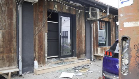 У ДЕТОНАЦИЈИ ОШТЕЋЕНА И ПАРКИРАНА ВОЗИЛА: Ово је ресторан на који је, два сата после поноћи, бачена бомба (ФОТО+ВИДЕО) У ДЕТОНАЦИЈИ ОШТЕЋЕНА И ПАРКИРАНА ВОЗИЛА: Ово је ресторан на који је, два сата после поноћи, бачена бомба (ФОТО+ВИДЕО)