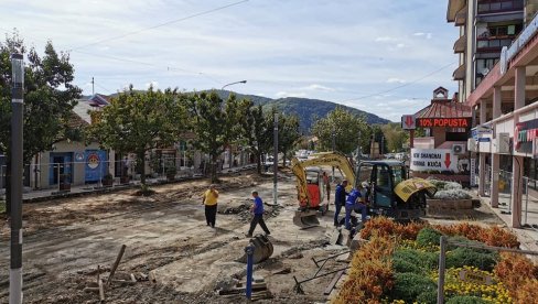 РЕКОНСТРУКЦИЈА У ЗАПАДНОМОРАВСКОЈ ОПШТИНИ: Сређују центар Трстеника РЕКОНСТРУКЦИЈА У ЗАПАДНОМОРАВСКОЈ ОПШТИНИ: Сређују центар Трстеника