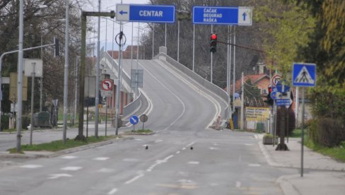 САОБРАЋАЈНИ ПРОБЛЕМИ У ЦЕНТРУ КРАЉЕВА: Надвожњак опет затворен, КОЛАПС у центру! САОБРАЋАЈНИ ПРОБЛЕМИ У ЦЕНТРУ КРАЉЕВА: Надвожњак опет затворен, КОЛАПС у центру!