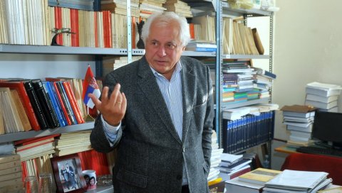 ЂАЦИ ЋЕ ИЗГУБИТИ НАЦИОНАЛНУ СВЕСТ: Историчари траже да Влада укине реформисане програме историје за гимназије и средње школе ЂАЦИ ЋЕ ИЗГУБИТИ НАЦИОНАЛНУ СВЕСТ: Историчари траже да Влада укине реформисане програме историје за гимназије и средње школе
