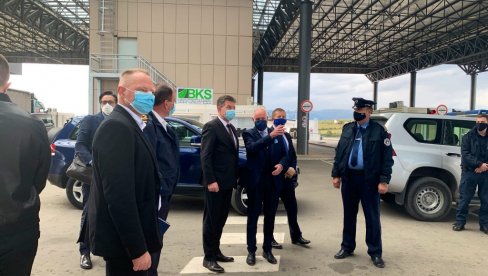 ЛАЈЧАК НА МЕРДАРУ: Специјални изасланик ЕУ за дијалог Београда и Приштине обишао је проширени административни прелаз ЛАЈЧАК НА МЕРДАРУ: Специјални изасланик ЕУ за дијалог Београда и Приштине обишао је проширени административни прелаз