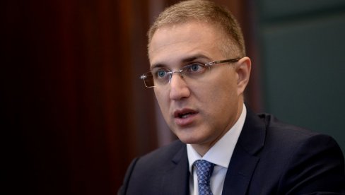 СТЕФАНОВИЋ ПОХВАЛИО РАД ПРИПАДНИКА ПОЛИЦИЈЕ: Велике акције, заплењена велика количина дроге СТЕФАНОВИЋ ПОХВАЛИО РАД ПРИПАДНИКА ПОЛИЦИЈЕ: Велике акције, заплењена велика количина дроге