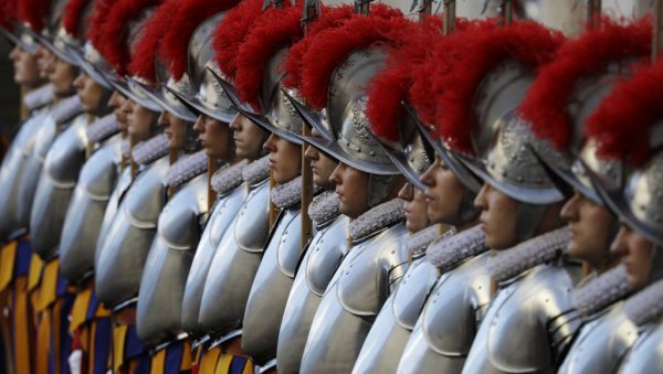 ПАПА ОКРУЖЕН КОРОНОМ: Позитивно још седам припадника Швајцарске гарде, укупно 11 ПАПА ОКРУЖЕН КОРОНОМ: Позитивно још седам припадника Швајцарске гарде, укупно 11
