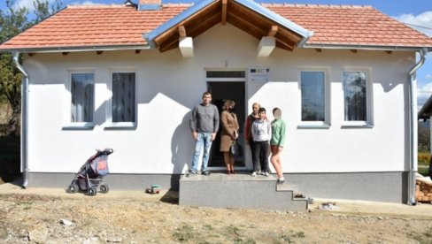 ЈОШ СЕДАМ КУЋА СПРЕМНО НА УСЕЉЕЊЕ: Повратници на Косову и Метохији добијају домове ЈОШ СЕДАМ КУЋА СПРЕМНО НА УСЕЉЕЊЕ: Повратници на Косову и Метохији добијају домове