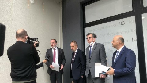 СВИ БИ МЕСТО ВИЦЕПРЕМИЈЕРА: Кривокапић разговарао са представницима албанске листе СВИ БИ МЕСТО ВИЦЕПРЕМИЈЕРА: Кривокапић разговарао са представницима албанске листе