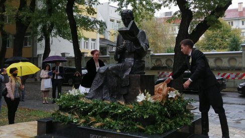СПОМЕН КАО ПАРАДИГМА СУЖИВОТА: У Суботици откривен споменик бискупу Ивану Антуновићу СПОМЕН КАО ПАРАДИГМА СУЖИВОТА: У Суботици откривен споменик бискупу Ивану Антуновићу