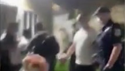 POLICIJA BRUTALNO PREKINULA SVADBU U IZRAELU ZBOG KORONE: Mladoženju pretukli, sve goste kaznili (VIDEO) POLICIJA BRUTALNO PREKINULA SVADBU U IZRAELU ZBOG KORONE: Mladoženju pretukli, sve goste kaznili (VIDEO)