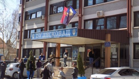 УХАПШЕН ЛЕСКОВЧАНИН Полиција му у ранцу пронашла марихуану УХАПШЕН ЛЕСКОВЧАНИН Полиција му у ранцу пронашла марихуану
