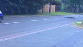 СА НАПАДАЧЕМ ОЧИ У ОЧИ: Претио полицији ножем, детаљи стравичног злочина у Паризу (ВИДЕО) СА НАПАДАЧЕМ ОЧИ У ОЧИ: Претио полицији ножем, детаљи стравичног злочина у Паризу (ВИДЕО)