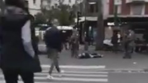 ОДСЕЧЕНА ГЛАВА НАСТАВНИКУ ИСТОРИЈЕ: Пре неколико дана на часу показивао ђацима карикатуре пророка Мухамеда ОДСЕЧЕНА ГЛАВА НАСТАВНИКУ ИСТОРИЈЕ: Пре неколико дана на часу показивао ђацима карикатуре пророка Мухамеда