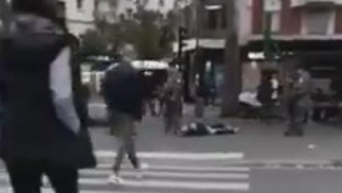 ОДСЕЧЕНА ГЛАВА НАСТАВНИКУ ИСТОРИЈЕ: Пре неколико дана на часу показивао ђацима карикатуре пророка Мухамеда ОДСЕЧЕНА ГЛАВА НАСТАВНИКУ ИСТОРИЈЕ: Пре неколико дана на часу показивао ђацима карикатуре пророка Мухамеда