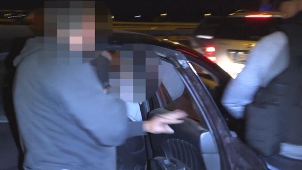 ОБЉУБИЛИ ДЕВОЈЧИЦЕ ОД 13 ГОДИНА: Ухапшени због полних односа са малолетницама, проверава се да је је било добровољно или под принудом ОБЉУБИЛИ ДЕВОЈЧИЦЕ ОД 13 ГОДИНА: Ухапшени због полних односа са малолетницама, проверава се да је је било добровољно или под принудом