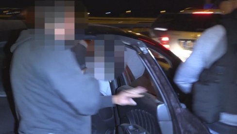 ОБЉУБИЛИ ДЕВОЈЧИЦЕ ОД 13 ГОДИНА: Ухапшени због полних односа са малолетницама, проверава се да је је било добровољно или под принудом ОБЉУБИЛИ ДЕВОЈЧИЦЕ ОД 13 ГОДИНА: Ухапшени због полних односа са малолетницама, проверава се да је је било добровољно или под принудом
