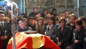 ПОТРЕСНЕ ФОТОГРАФИЈЕ: Тоше Проески ни после 14 година није прежаљен (ФОТО) ПОТРЕСНЕ ФОТОГРАФИЈЕ: Тоше Проески ни после 14 година није прежаљен (ФОТО)