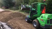 УСЛИШИЛИ МОЛБЕ МЕШТАНА: Општина Пландиште уређује приступне саобраћајнице у селима УСЛИШИЛИ МОЛБЕ МЕШТАНА: Општина Пландиште уређује приступне саобраћајнице у селима