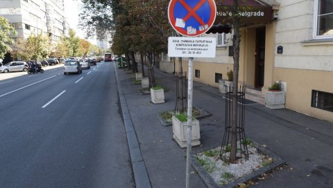 НЕДОСТАЈЕ ЈОШ ПАРКИНГ-МЕСТА: После писања Новости, лева страна Карађорђеве улице у Земуну коначно добија обележену зону НЕДОСТАЈЕ ЈОШ ПАРКИНГ-МЕСТА: После писања Новости, лева страна Карађорђеве улице у Земуну коначно добија обележену зону