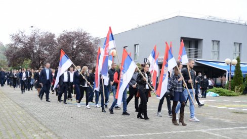 ZDUŠNO UZ PERIĆA: SDS Ugljevik zvanično počeo predizbornu kampanju ZDUŠNO UZ PERIĆA: SDS Ugljevik zvanično počeo predizbornu kampanju