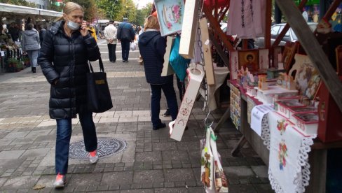U KARAĐORĐEVOJ ULICI U ŠAPCU: Bazar starih i umetničkih zanata (FOTO) U KARAĐORĐEVOJ ULICI U ŠAPCU: Bazar starih i umetničkih zanata (FOTO)