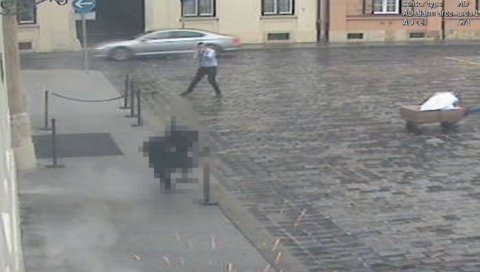 ОБЈАВЉЕН УЗНЕМИРУЈУЋИ СНИМАК НАПАДА У ЗАГРЕБУ: Полицајац покушао да побегне, Безук му сручио рафал у леђа (ВИДЕО) ОБЈАВЉЕН УЗНЕМИРУЈУЋИ СНИМАК НАПАДА У ЗАГРЕБУ: Полицајац покушао да побегне, Безук му сручио рафал у леђа (ВИДЕО)