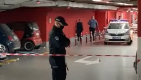 NAPADAČ NOSIO CRVENI KAČKET I MASKU: Sačekao Šarca u zasedi, ispalio mu dva metka u glavu i pobegao (VIDEO) NAPADAČ NOSIO CRVENI KAČKET I MASKU: Sačekao Šarca u zasedi, ispalio mu dva metka u glavu i pobegao (VIDEO)