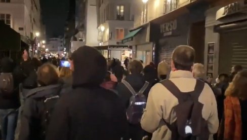 PROTESTI U PARIZU ZBOG POLICIJSKOG ČASA: Na snazi zabrana kretanja, ljudi izašli na ulice i skandirali - Sloboda, sloboda PROTESTI U PARIZU ZBOG POLICIJSKOG ČASA: Na snazi zabrana kretanja, ljudi izašli na ulice i skandirali - Sloboda, sloboda
