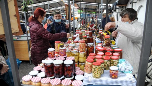 КАРАВАН ЗИМНИЦЕ НА ЂЕРМУ Богат програм на звездарској пијаци за викенд КАРАВАН ЗИМНИЦЕ НА ЂЕРМУ Богат програм на звездарској пијаци за викенд