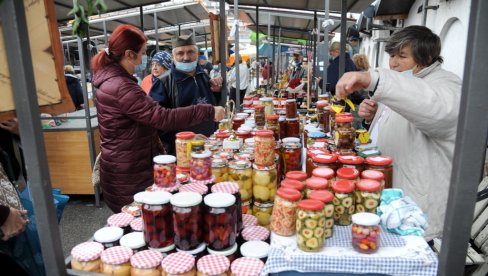 KARAVAN ZIMNICE NA ĐERMU Bogat program na zvezdarskoj pijaci za vikend KARAVAN ZIMNICE NA ĐERMU Bogat program na zvezdarskoj pijaci za vikend