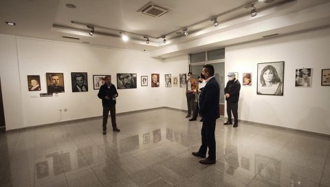 ОМАЖ ВЕЛИКИМ УМЕТНИЦИМА: Портрети великана српског глумишта у Галерији у Бијељини ОМАЖ ВЕЛИКИМ УМЕТНИЦИМА: Портрети великана српског глумишта у Галерији у Бијељини