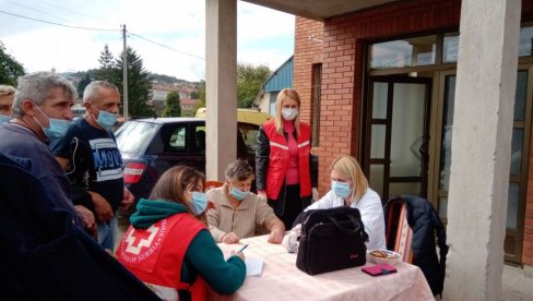 ЦРВЕНИ КРСТ КУРШУМЛИЈЕ: Дан сиромаштва и глади обележили помажући грађанима ЦРВЕНИ КРСТ КУРШУМЛИЈЕ: Дан сиромаштва и глади обележили помажући грађанима