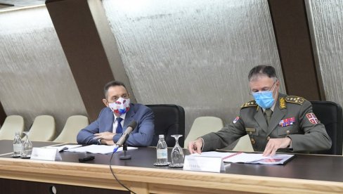 ВОЈНИ ВРХ ДОНЕО ЗАКЉУЧАК: Јачање ВС и одбрамбених способности Србије ВОЈНИ ВРХ ДОНЕО ЗАКЉУЧАК: Јачање ВС и одбрамбених способности Србије