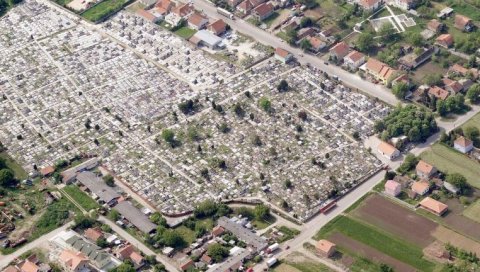 НОВО ГРОБЉЕ У БАТАЈНИЦИ 2021: Житељи земунског насеља моћи ће да буду сахрањени на парцели поред ауто-пута, на старом више нема места НОВО ГРОБЉЕ У БАТАЈНИЦИ 2021: Житељи земунског насеља моћи ће да буду сахрањени на парцели поред ауто-пута, на старом више нема места