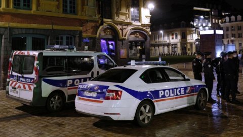 ИНЦИДЕНТ У ПАРИЗУ: Ухапшена два бескућника, један претио да ће се разнети