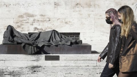 НЕМА МЕСТА ПАНИЦИ: Познати италијански лекар о стању епидемије и битној разлици у односу на врхунац пандемије у марту НЕМА МЕСТА ПАНИЦИ: Познати италијански лекар о стању епидемије и битној разлици у односу на врхунац пандемије у марту