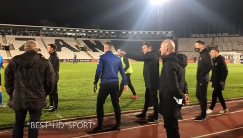 РЕАКЦИЈА КЛУПЕ ПАРТИЗАНА НА ПЕНАЛ ЗА ЗВЕЗДУ: Експлозија беса међу црно-белима - Знао сам да ће ово да уради, знао сам, бре (ВИДЕО) РЕАКЦИЈА КЛУПЕ ПАРТИЗАНА НА ПЕНАЛ ЗА ЗВЕЗДУ: Експлозија беса међу црно-белима - Знао сам да ће ово да уради, знао сам, бре (ВИДЕО)