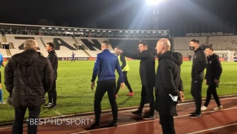 РЕАКЦИЈА КЛУПЕ ПАРТИЗАНА НА ПЕНАЛ ЗА ЗВЕЗДУ: Експлозија беса међу црно-белима - Знао сам да ће ово да уради, знао сам, бре (ВИДЕО) РЕАКЦИЈА КЛУПЕ ПАРТИЗАНА НА ПЕНАЛ ЗА ЗВЕЗДУ: Експлозија беса међу црно-белима - Знао сам да ће ово да уради, знао сам, бре (ВИДЕО)