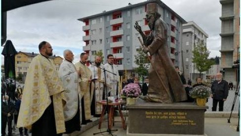СПОМЕНИК ПАТРИЈАРХУ ПАВЛУ: Срби не заборављају свог верског вођу СПОМЕНИК ПАТРИЈАРХУ ПАВЛУ: Срби не заборављају свог верског вођу